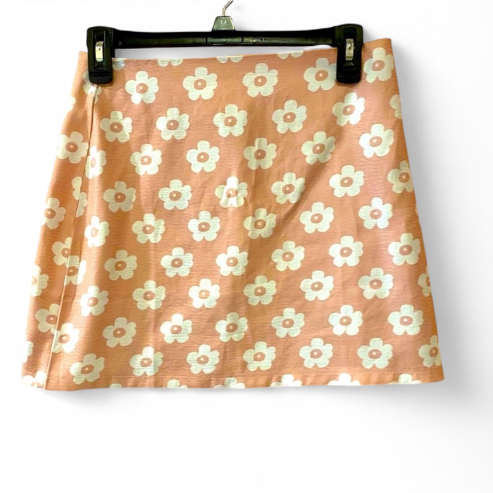 SHEIN PINK AND WHITE FLORAL PRINT LIGHTWEIGHT MINI SKIRT SIZE SMALL FEMININE